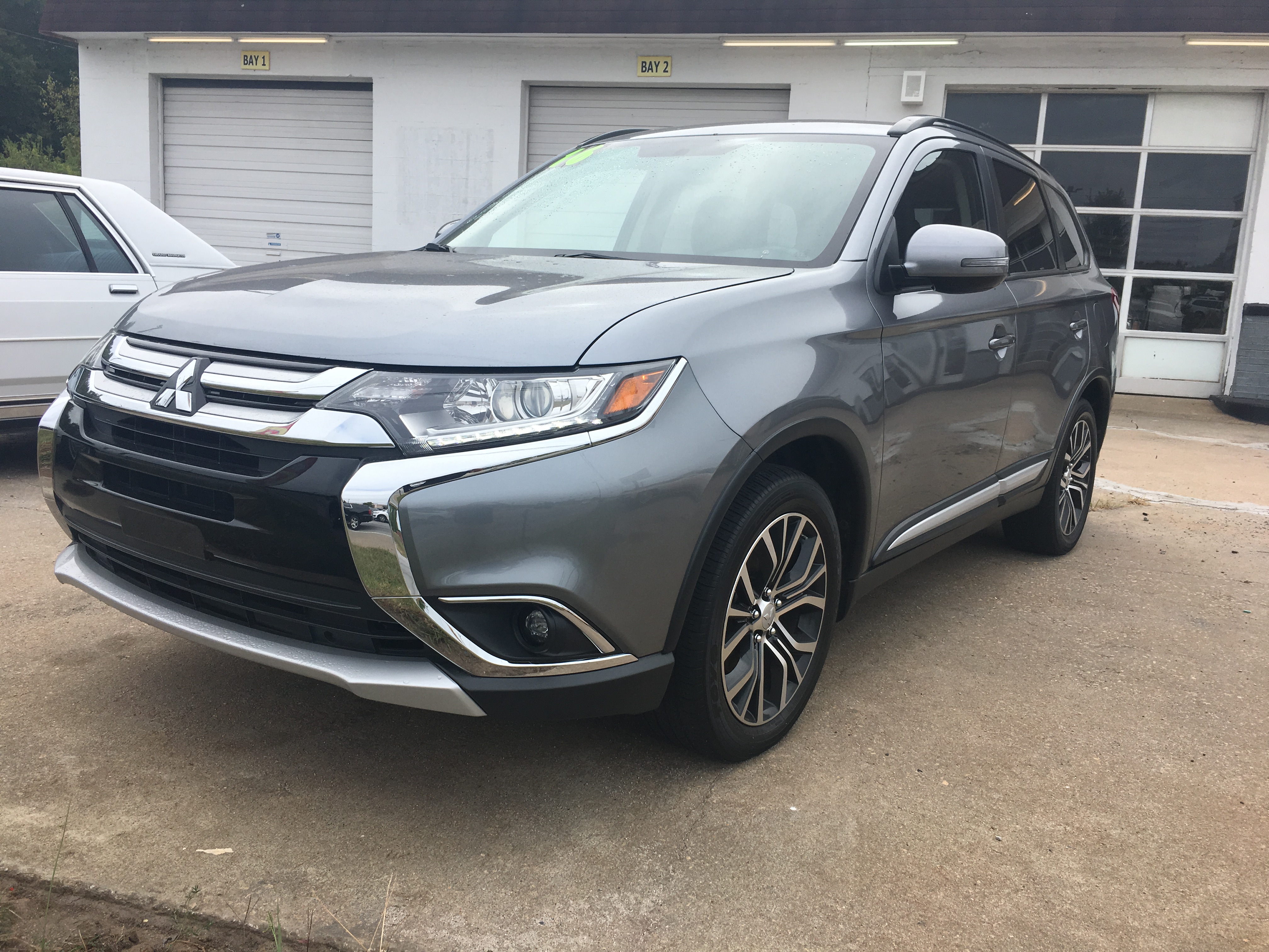 2016 MITSUBISHI OUTLANDER SEL 39K MILES ONE OWNER LEATHER 3RD ROW CLEAN